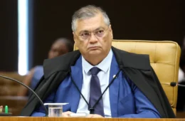 Flávio Dino dá 10 dias para Hugo Motta detalhar emendas sob suspeita
