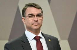 Flávio Bolsonaro nega ter recebido dinheiro de empresa citada no caso Banco Master