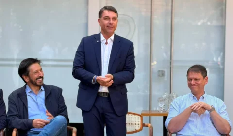Sem Tereza Cristina, Flávio Bolsonaro corre contra o tempo para encontrar vice