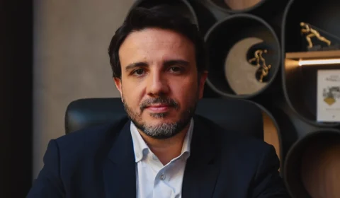 Renan Santos ataca pautas-bomba e promete abrir emendas