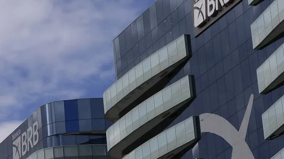 BRB confirma instabilidade no aplicativo após falhas desde a manhã e prevê normalização dos serviços até as 15h