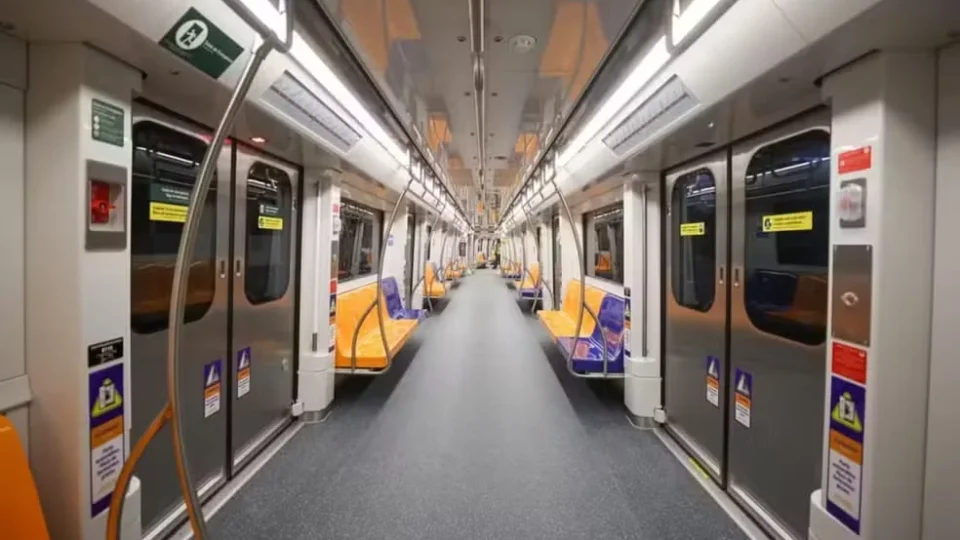 Linha 6-Laranja do metrô é aberta ao público com operação reduzida e obras em andamento