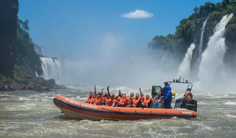 Turista morre após embarcação virar durante passeio nas Cataratas do Iguaçu; caso será investigado