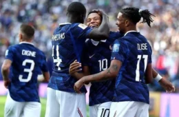 França reage com três gols em 18 minutos, mas Inglaterra vence por 6 x 4