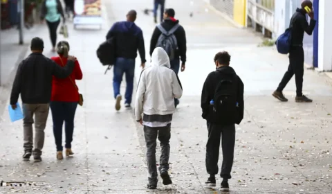Frio derruba temperaturas em São Paulo e Campos do Jordão registra marca histórica; veja como fica o tempo