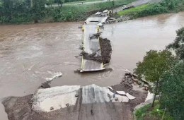 Ponte reconstruída após enchente de 2024 é destruída novamente pela força da chuva no RS