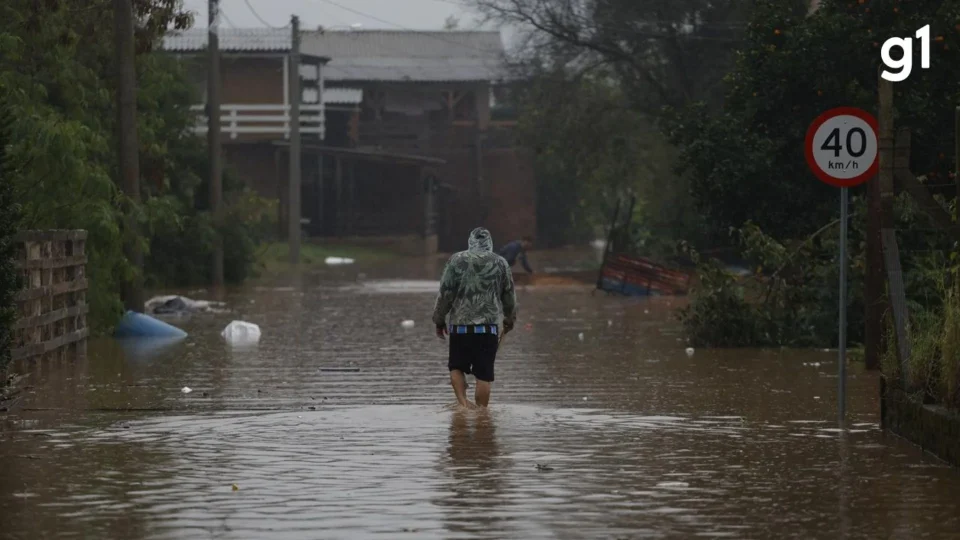 Chuvas no Rio Grande do Sul hoje: rios sobem e 500 famílias saem às pressas