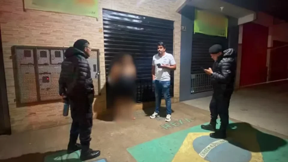 Mãe deixa filhos sozinhos para ir a bar e pode responder por crime