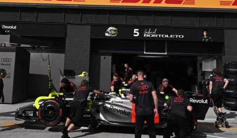 F1: Gabriel Bortoleto lidera teste Pirelli e revela salário