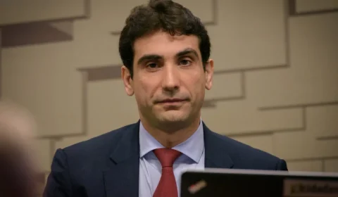 Gabriel Galípolo diz que BC estuda pausas nos juros para levar inflação à meta de 3%
