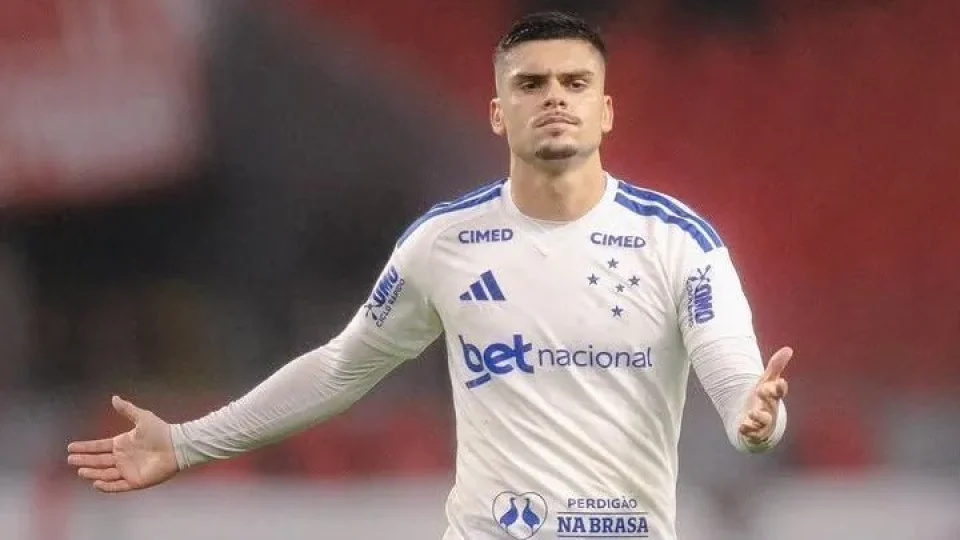 Gabriel Pec sofre fratura na estreia pelo Cruzeiro e preocupa clube