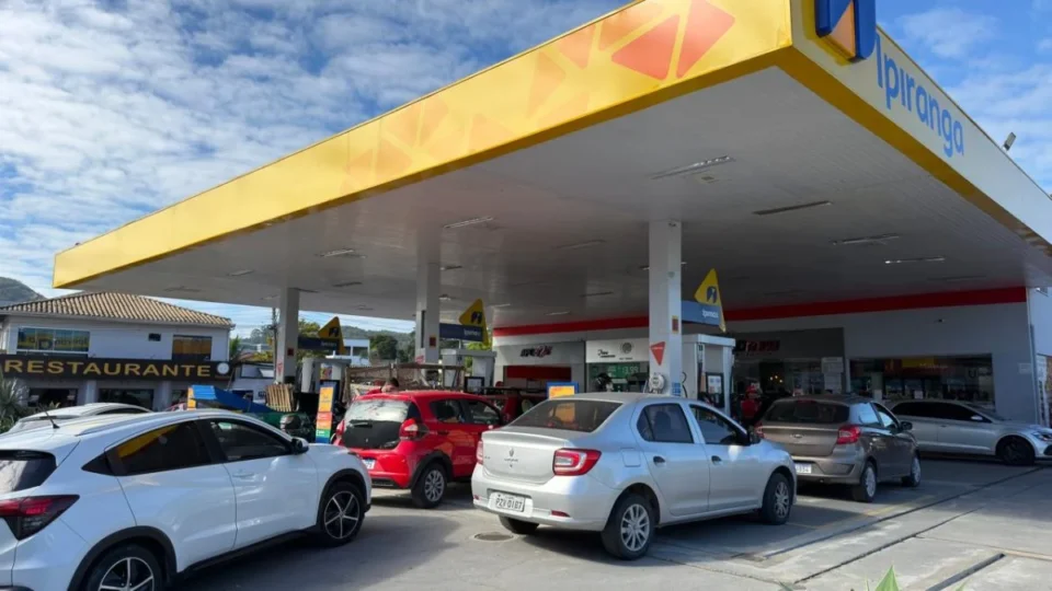 Mistura maior de etanol na gasolina deve reduzir preço em até R$ 0,03 por litro, diz governo