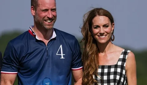 Catherine volta a evento de polo e sela retorno com gesto raro