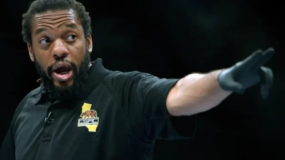 Herb Dean, o árbitro mais famoso do UFC volta ao centro do debate