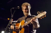 Morre Glen Hansard, vencedor do Oscar com a canção “Falling Slowly”
