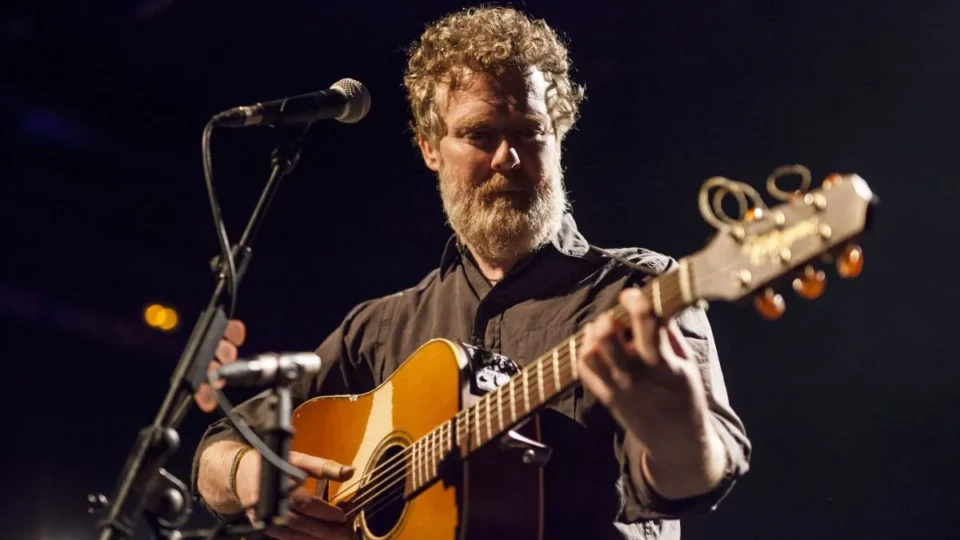 Morre Glen Hansard, vencedor do Oscar com a canção “Falling Slowly”