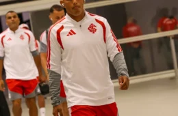 Internacional x Flamengo hoje: onde assistir ao vivo, horário, transmissão e motivo da ausência de Braian Aguirre