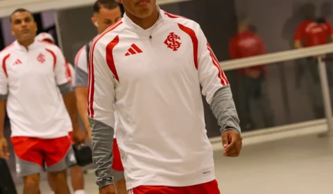 Internacional x Flamengo hoje: onde assistir ao vivo, horário, transmissão e motivo da ausência de Braian Aguirre