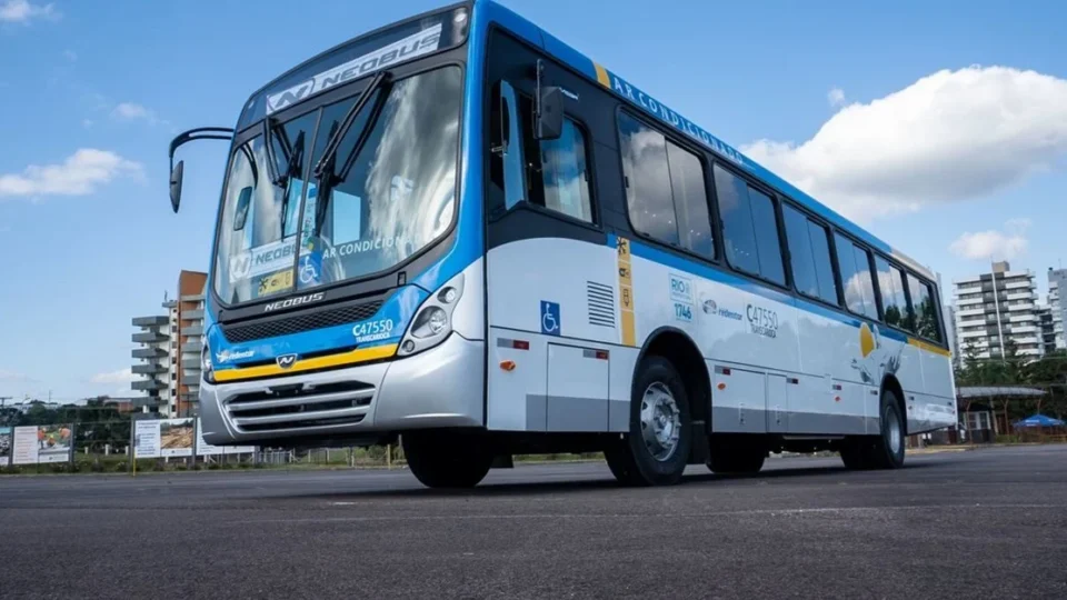 TST nega adicional a motorista que também cobrava passagens