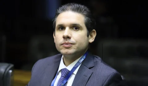 Hugo Motta critica decisão de Flávio Dino sobre investigação de emendas ligadas ao PL