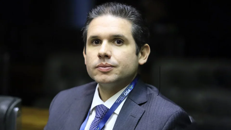 Hugo Motta critica decisão de Flávio Dino sobre investigação de emendas ligadas ao PL