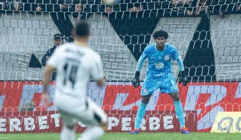 Hugo Souza completa dois anos no Corinthians e consolida papel de destaque no time