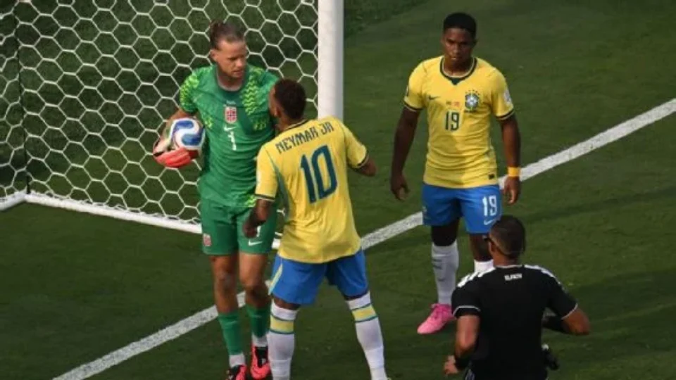 Goleiro da Noruega revela bastidores da discussão com Neymar antes de pênalti na eliminação do Brasil