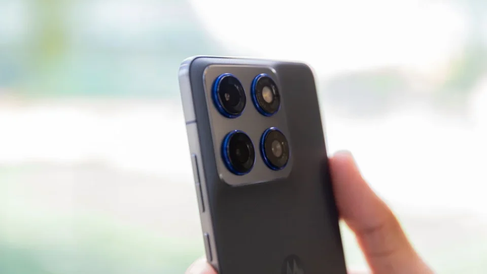 Motorola Edge 70 Max aposta em bateria gigante e Qi2