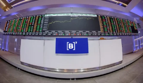 Ibovespa sobe 0,74% com alívio geopolítico; dólar a R$ 5,11