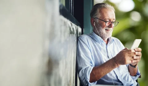 Quase 75% dos idosos usam internet no Brasil, aponta pesquisa do IBGE