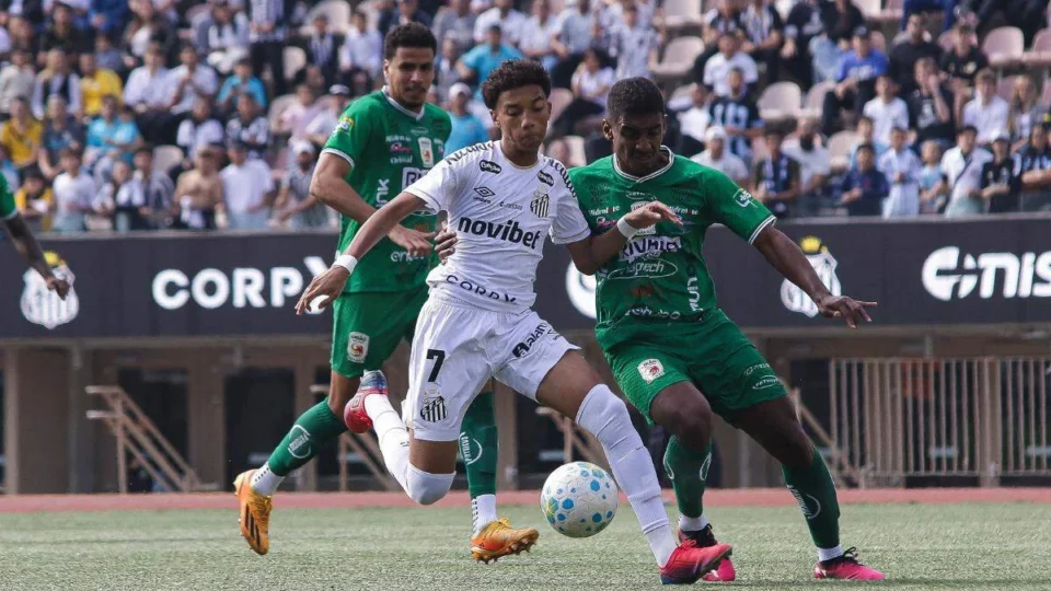 Juninho tenta virar a página no Santos após caso com Neymar