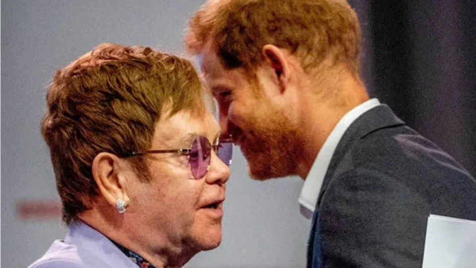 Relação entre Elton John e príncipe Harry enfrenta crise após suposto pedido milionário; entenda