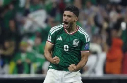 México vence o Equador, e avança às oitavas diante de mais de 80 mil torcedores