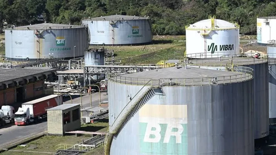 Petrobras multa empresas em mais de R$ 1,1 milhão e impede novos contratos