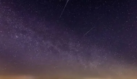 Chuva de meteoros terá pico duplo e promete espetáculo raro no céu do Brasil nesta semana; saiba quando vai acontecer