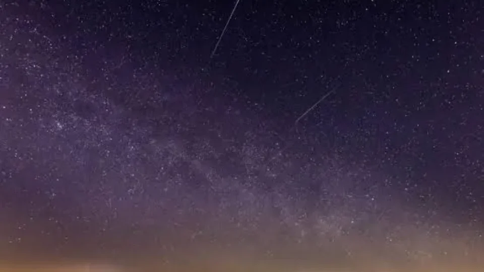 Chuva de meteoros terá pico duplo e promete espetáculo raro no céu do Brasil nesta semana; saiba quando vai acontecer