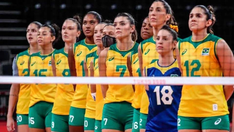 Jejum de títulos aumenta pressão sobre seleção feminina de vôlei, mas comentaristas defendem campanha histórica do Brasil