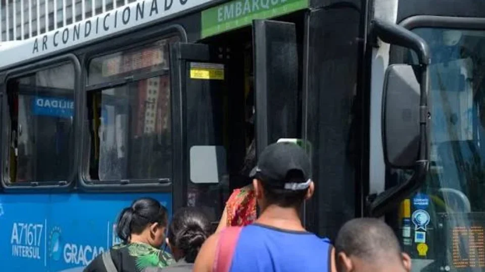 Rodoviários suspendem greve até segunda-feira após pedido do Ministério Público