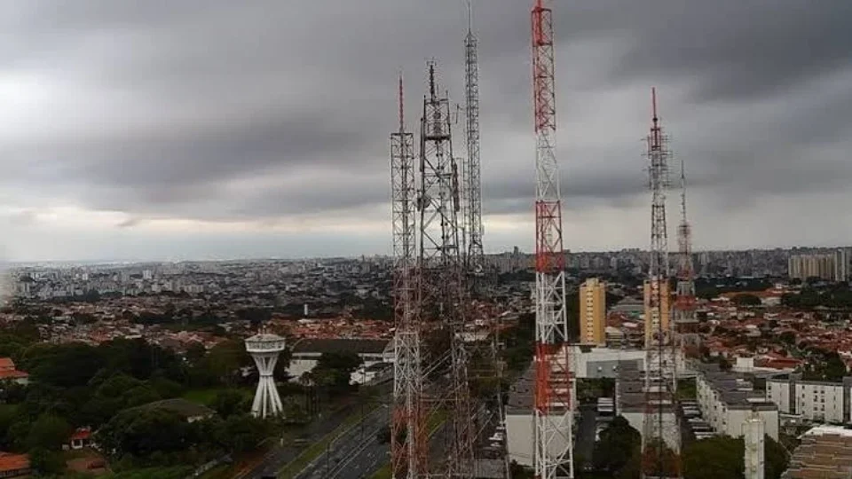 Frente fria derruba temperaturas e muda rotina em Campinas