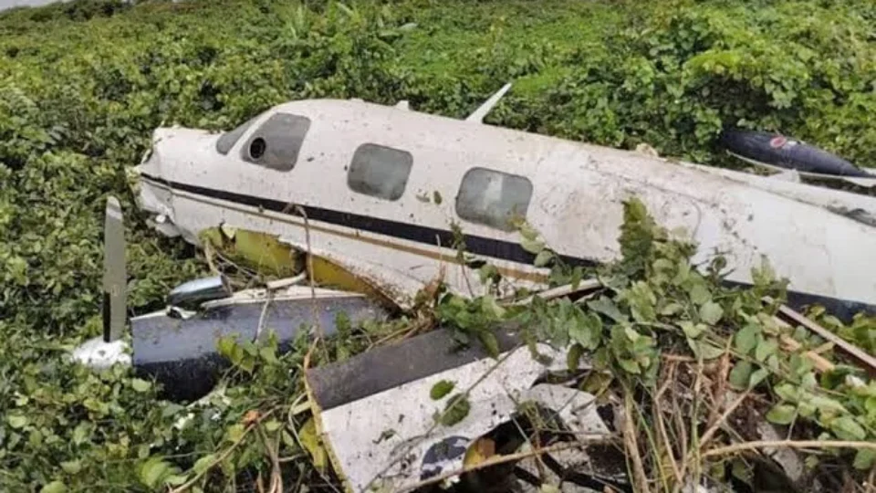 Áudio da torre de controle revela desespero de piloto antes de queda de avião em SC: “Mayday, vou pousar na praia”