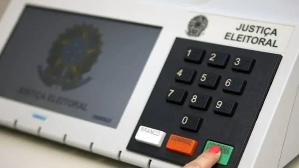 Pesquisa expõe desinformação política e tensiona instituições