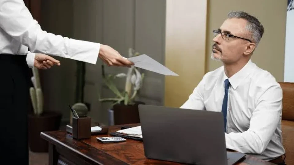 Demissão: o que o trabalhador recebe ao pedir para sair