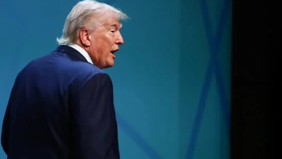 Trump blefa para evitar guerra aberta com Irã, indica análise