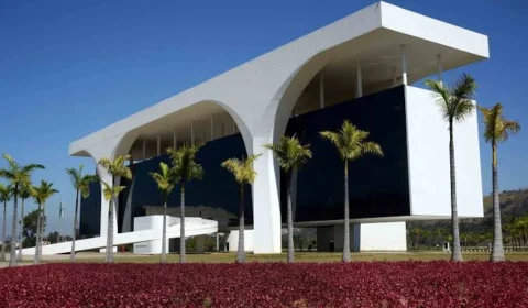 Orçamento é aprovado, mas rombo bilionário previsto para 2027 preocupa Minas