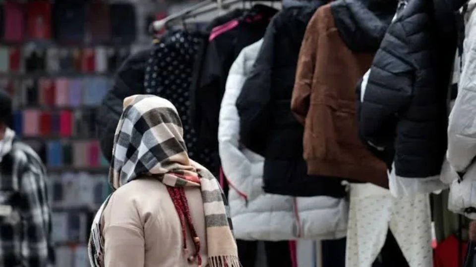 Onda de frio no Sudeste muda vitrines e acelera promoções