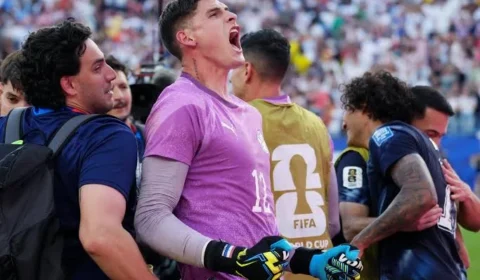 Orlando Gill vira herói do Paraguai e rebate Mbappé