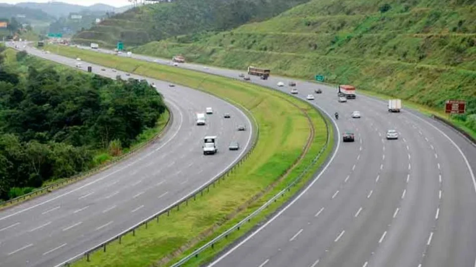 Obras, acidente e bonde de motos testam Bandeirantes