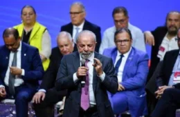 Lula abre mão de candidaturas do PT em metade dos estados para ampliar alianças rumo às eleições