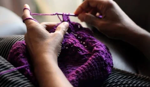 Geração Z abandona as telas e resgata hobbies que pareciam esquecidos