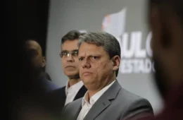 Justiça manda apagar 21 posts contra Tarcísio; decisão atinge aliados de Haddad e cita uso de IA